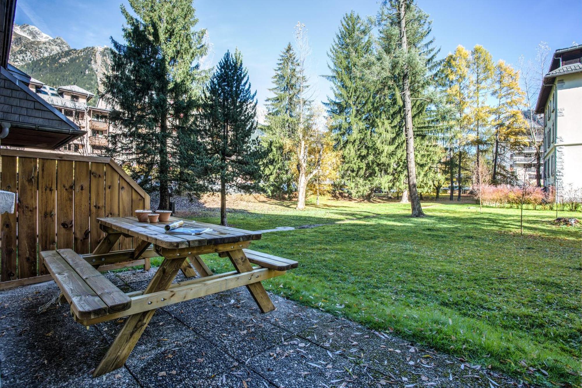 Apartamento Chamois Blanc Terrasse - A Chamonix Haven Near Aiguille Du Midi Exterior foto